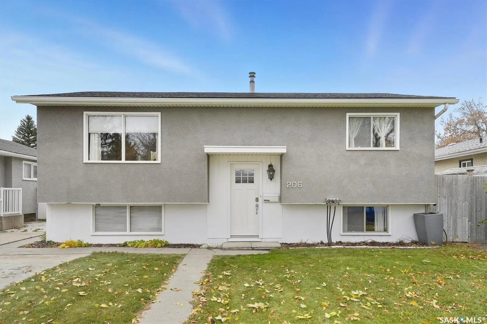 Exterior photo of 206 Western Crescent, Saskatoon, SK – single-family home in East College Park.